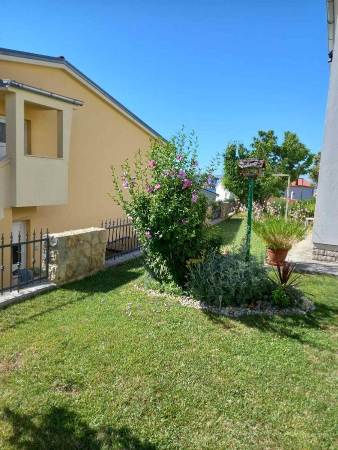 Apartman Katica Banjol Exterior photo